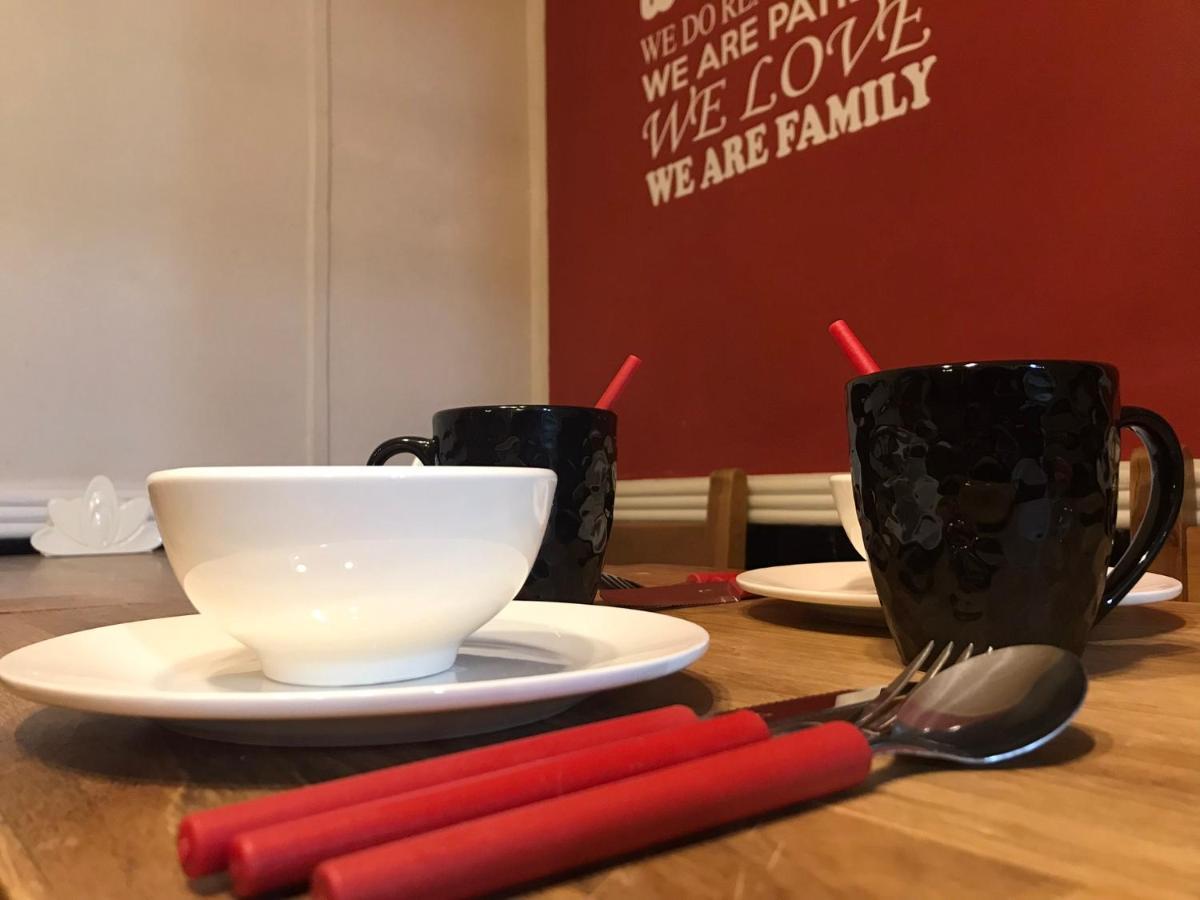 Kawi Hostel ปวยร์โตนาตาเลส ภายนอก รูปภาพ